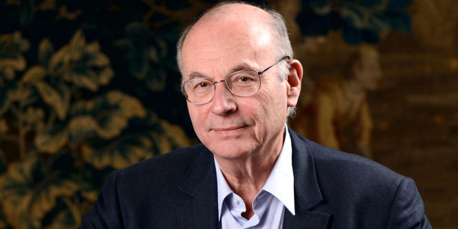 Boris Cyrulnik - French pedo-psychiatrist and writer Boris Cyrulnik poses on February 28, 2013 in Paris. AFP PHOTO ERIC FEFERBERG
